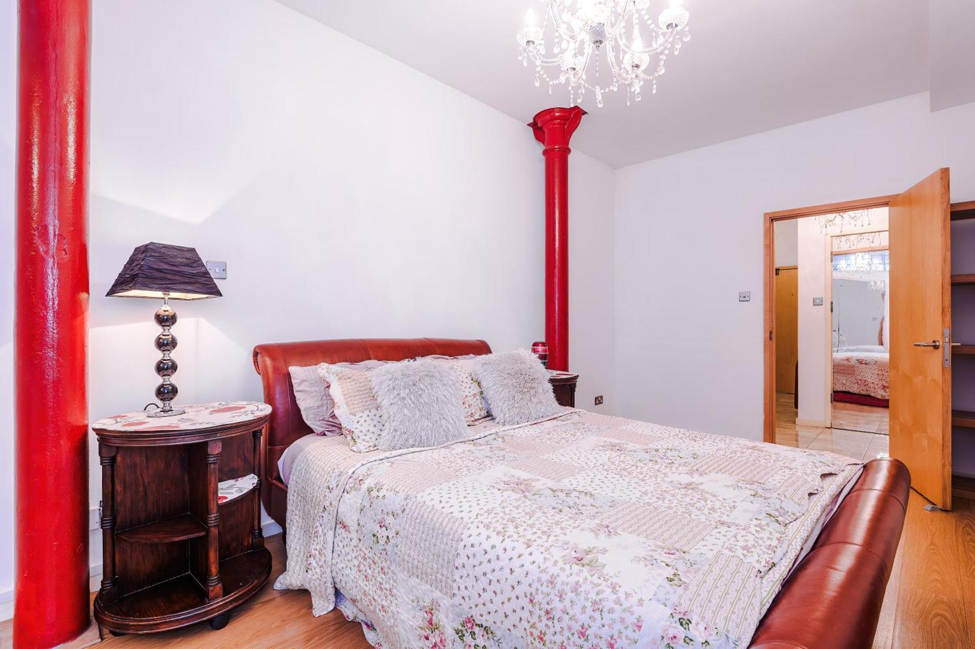 Central Northern Quarter Two Bedroom Apartment แมนเชสเตอร์ ภายนอก รูปภาพ