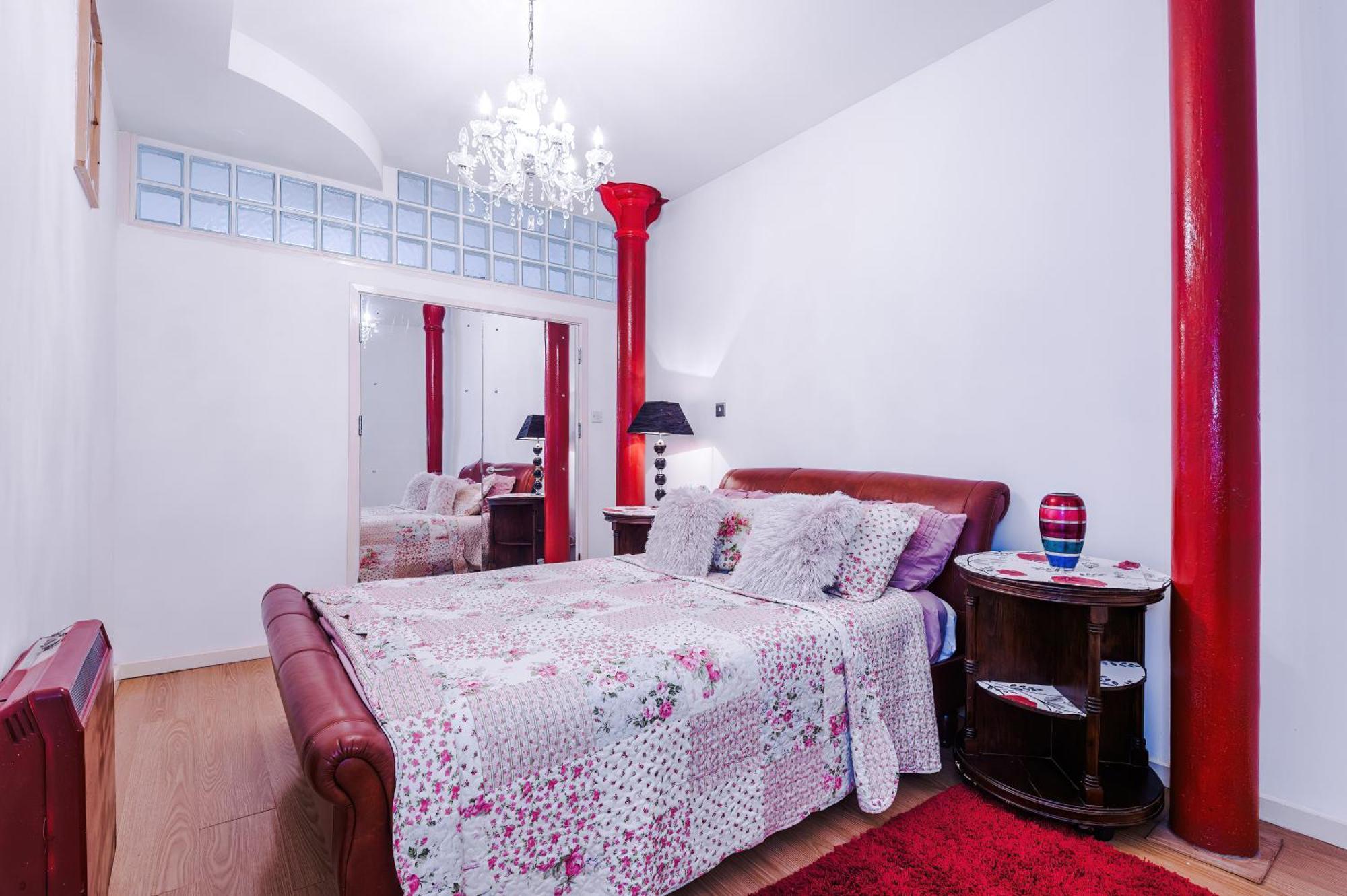 Central Northern Quarter Two Bedroom Apartment แมนเชสเตอร์ ภายนอก รูปภาพ