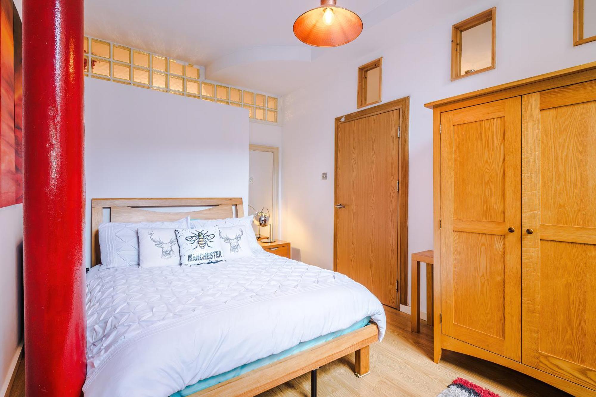 Central Northern Quarter Two Bedroom Apartment แมนเชสเตอร์ ภายนอก รูปภาพ