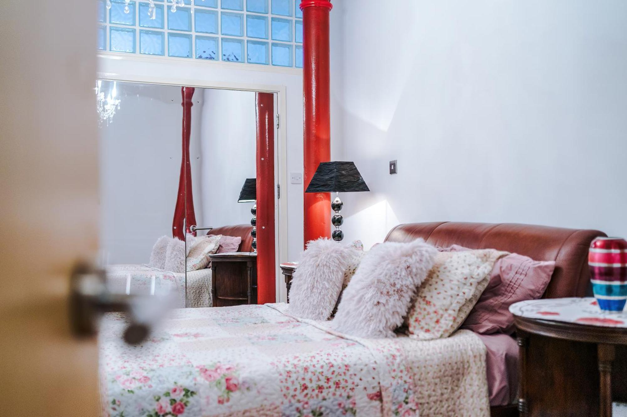 Central Northern Quarter Two Bedroom Apartment แมนเชสเตอร์ ภายนอก รูปภาพ