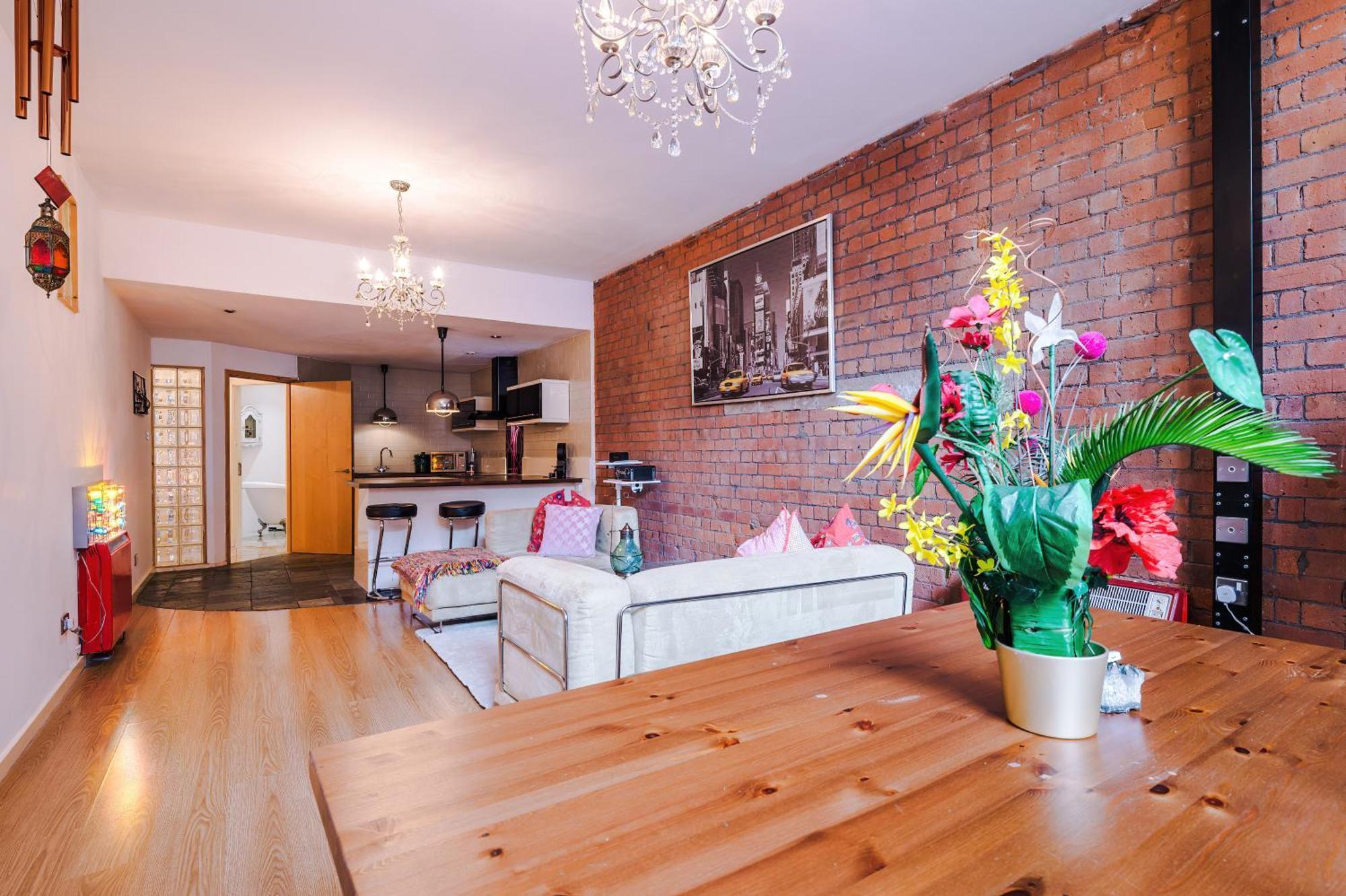 Central Northern Quarter Two Bedroom Apartment แมนเชสเตอร์ ภายนอก รูปภาพ