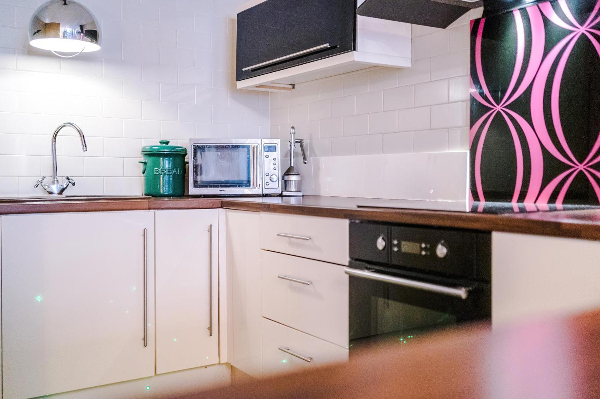 Central Northern Quarter Two Bedroom Apartment แมนเชสเตอร์ ภายนอก รูปภาพ