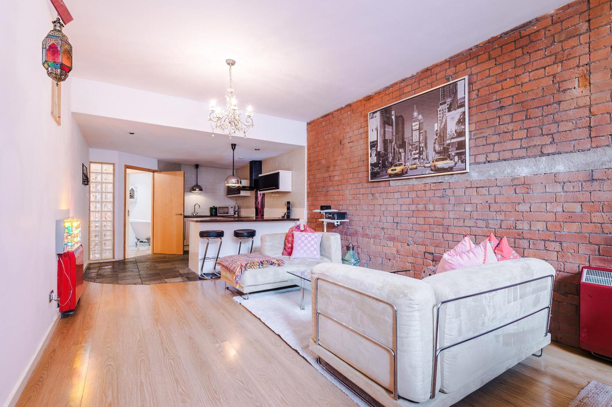 Central Northern Quarter Two Bedroom Apartment แมนเชสเตอร์ ภายนอก รูปภาพ