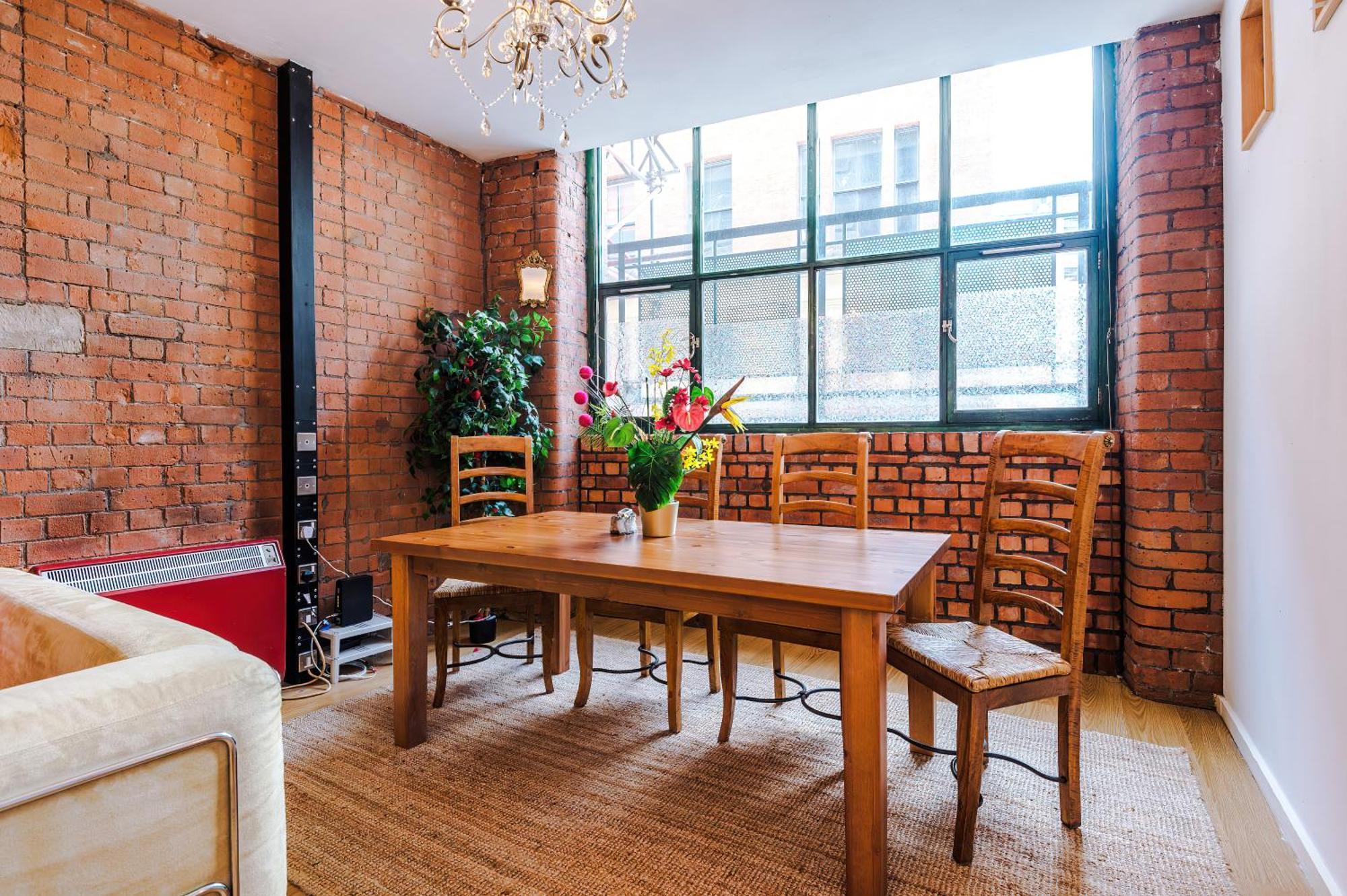 Central Northern Quarter Two Bedroom Apartment แมนเชสเตอร์ ภายนอก รูปภาพ